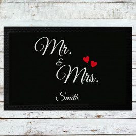 Dørmåtte med "Mr. & Mrs."-tryk og navn